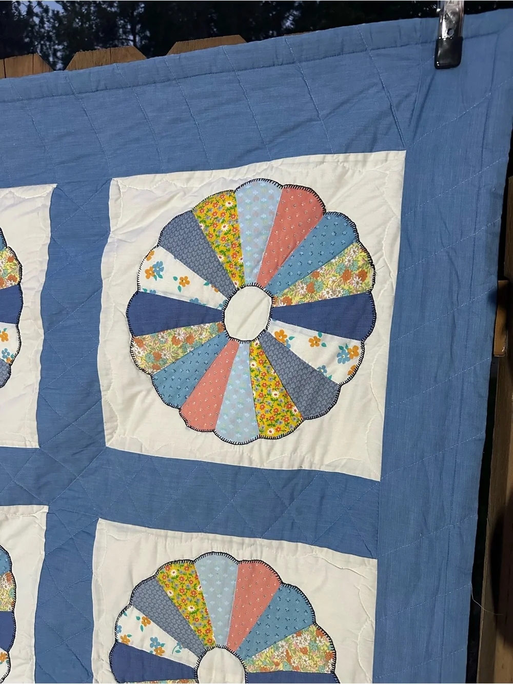 Vintage handmade Blue and White Dresden Plate Quilt